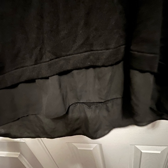 Women’s Large Crepe Hem Sweater -Black. Business casual or date night - Picture 5 of 8